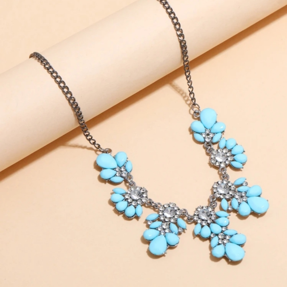 Rhinestone Decor Necklace